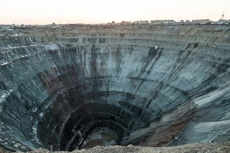 Natürlich darf auch Russland in dieser Aufzählung nicht fehlen. Im Diamantbergwerk Mir wurden beispielsweise bis Anfang der ...