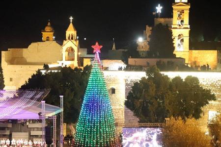 Nachdem 2020 keine Schaulustigen beim Einschalten der Weihnachtsbeleuchtung in Betlehem zugelassen waren, haben sich in dies...