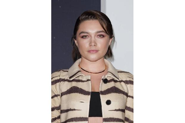 Der Film, der am 24. Dezember auf Netflix an den Start geht, kommt mit einer langen Liste von Stars daher. Florence Pugh geh...