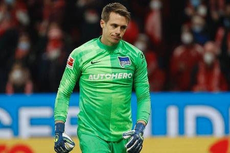 Hielt den ersten Versuch von Reus bärenstark (11.). Wurde später von Brandts Lupfer überwunden, ging dabei eine Spur zu schn...