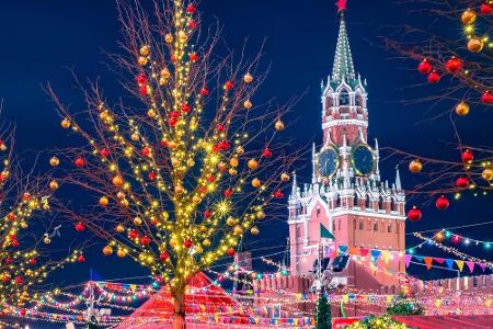 Einige Städte haben die Weihnachtsdekoration bereits herausgeholt und erstrahlen im neuen Glanz. Eine Metropole davon ist Mo...