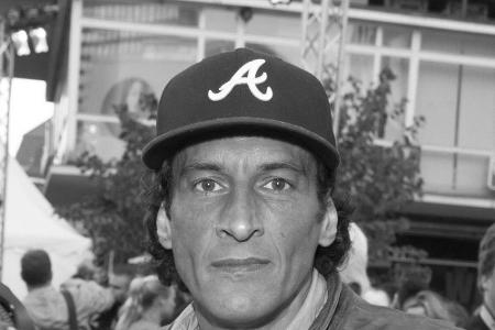 Am 4. Dezember wurde Mirco Nontschew tot in seiner Berliner Wohnung gefunden. Der Comedy-Star wurde nur 52 Jahre alt. Die To... Am 4. Dezember wurde Mirco Nontschew tot in seiner Berliner Wohnung gefunden. Der Comedy-Star wurde nur 52 Jahre alt. Die To...