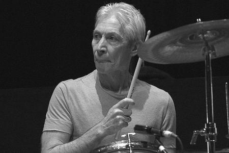 Mehr als 50 Jahre lang war Charlie Watts Schlagzeuger der Rolling Stones. Am 24. August starb das Musikgenie im Alter von 80...