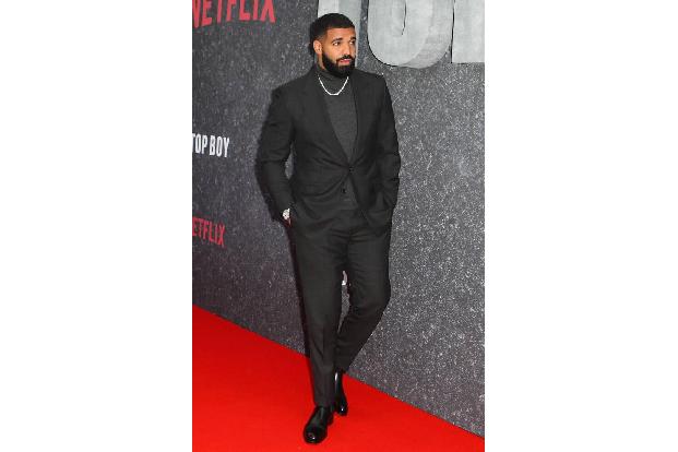 Auffällig war jedoch, dass Drake den Hauptkategorien fernblieb. Er hat sich bereits mehrfach kritisch zu den Grammys geäußer...