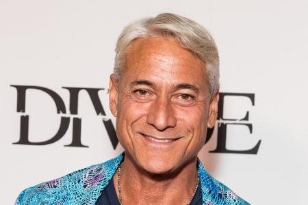 Der Wasserspringer Greg Louganis (61) bekam die Diagnose kurz vor den Olympischen Spielen 1988 in Seoul. Er musste sie versc...