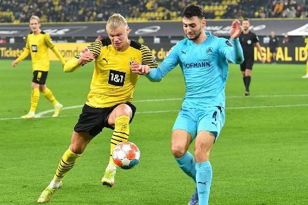 Präsentierte sich wie die gesamte Fürther Mannschaft nicht Bundesliga-tauglich. Fiel in der ohnehin schon schwachen Defensiv...