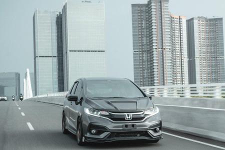 Der zweitsparsamste Kleinwagen ist ebenfalls ein Japaner: Der Honda Jazz 1.5 i-MMD Comfort e-CVT verbraucht 4,5 Liter Super ...