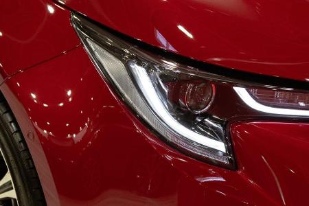 Silber in der unteren Mittelklasse erobert noch ein Japaner: Der Toyota Corolla 1.8 Hybrid verbraucht 4,5 Liter Super auf 10...