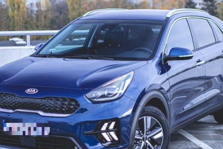 Untere-Mittelklasse-Gold geht nach Südkorea. Der KIA Niro 1.6 GDI Hybrid Edition 7 DCT6 braucht 4,5 Liter Super auf 100 Kilo...