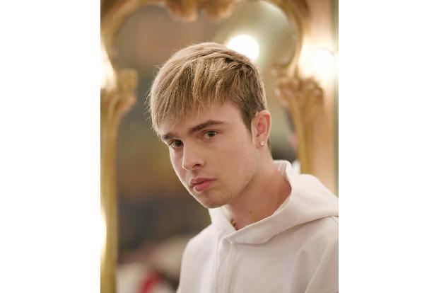Popstar Mike Singer will endlich wieder unbeschwert Konzerte geben und rührt die Werbetrommel für's Impfen 