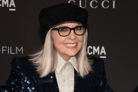 Sie ist mit ihren 75 Jahren nach wie vor eine waschechte Stilikone: Diane Keaton weiß ihre Silbermähne gekonnt in Szene zu s...