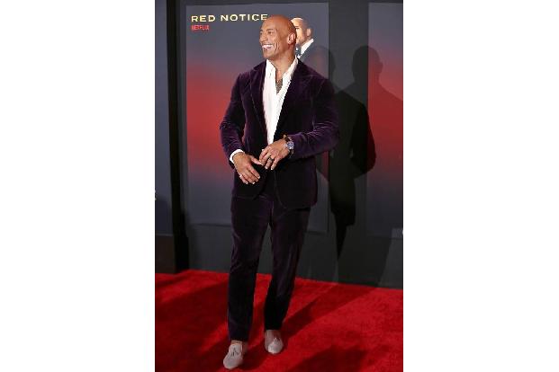 Er war einer der großen Gewinner des Abends: Dwayne Johnson durfte gleich zwei Trophäen mit nach Hause nehmen. The Rock wurd... Er war einer der großen Gewinner des Abends: Dwayne Johnson durfte gleich zwei Trophäen mit nach Hause nehmen. The Rock wurd...