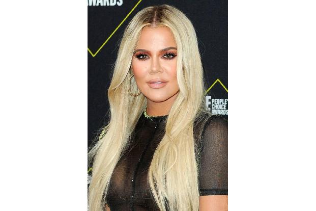 …Khloé darf sich zudem über den Titel des beliebtesten Reality-Stars freuen. Beide standen gemeinsam mit Mama Kris Jenner au...