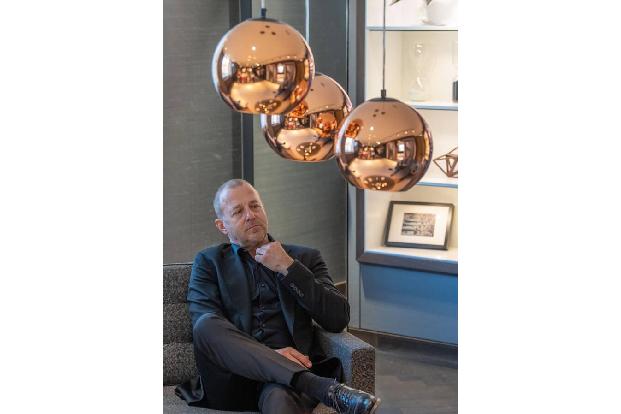 Kollegen und Kolleginnen, die ihre Fans auf Instagram mit einem Dauerfeuer an Selfies beglücken, sind dem Heino Ferch ein Do...