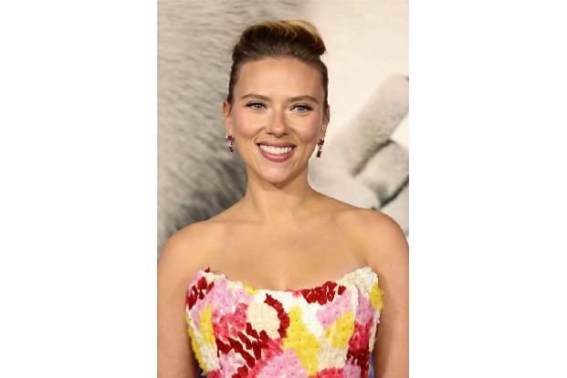 Wer nach Scarlett Johansson sucht, findet allerhöchstens Fan-Accounts mit einer hohen Follower-Zahl. Twitter, Facebook & Co....