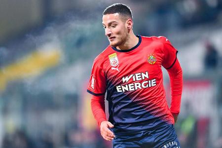 Nach Informationen von 'Bild' soll Ercan Kara von Rapid Wien die Optionen in der Offensive vergrößern. Der Vertrag des 1,92 ...