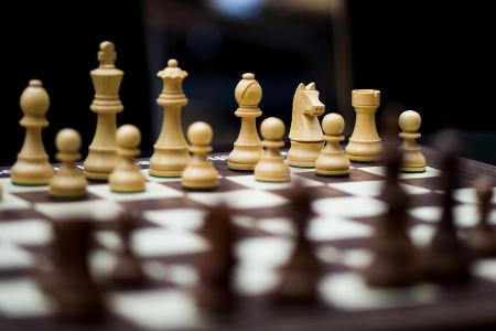 Seit rund 1500 Jahren gilt Schach als unbestrittene Königsdisziplin der Strategie-Spiele. Unzählige Spielerinnen und Spieler... Seit rund 1500 Jahren gilt Schach als unbestrittene Königsdisziplin der Strategie-Spiele. Unzählige Spielerinnen und Spieler...