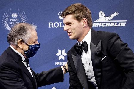 Jean Todt begrüßt Max Verstappen zu einer Frage-Antwort-Runde. 'Er tut mir nicht leid, aber ich verstehe, dass das sehr weh ...