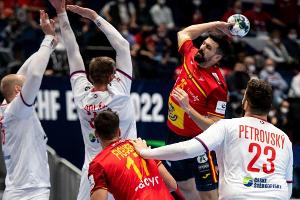 Titelverteidiger Spanien startet mit knappem Sieg in Handball-EM