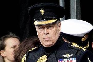 Queen soll Prinz Andrew militärische Titel aberkennen