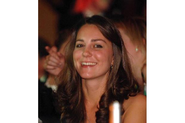 2.) Als Kate zwei Jahre alt war, zog ihre Familie vorübergehend nach Jordanien. Ihr Vater arbeitete hier für British Airways...