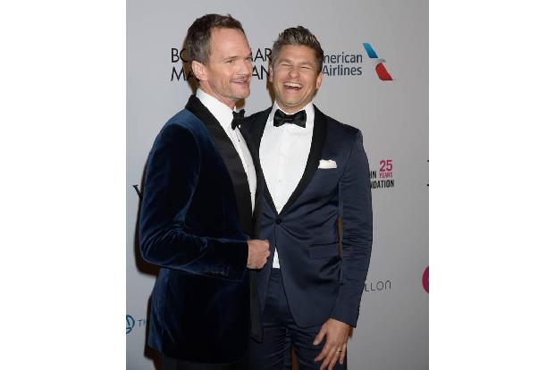 ...Neil Patrick Harris und David Burtka. Die beiden waren 2012 auf dem Weg zu einer Veranstaltung, als David plötzlich anhal...