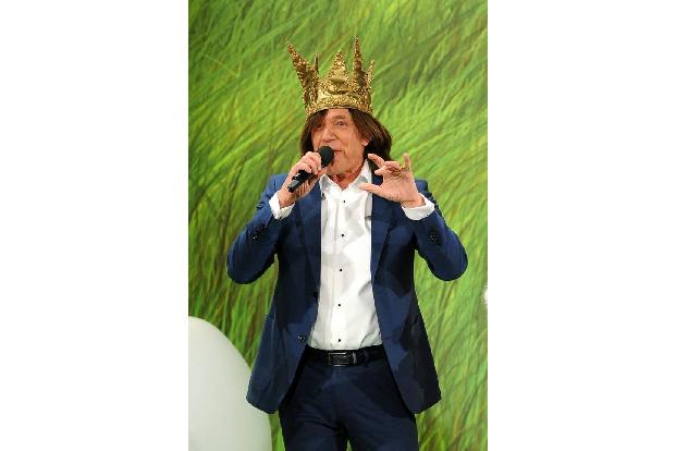 ...vier Semestern beendete er seine Laufbahn als Medizinstudent und verschrieb sich mit Leib und Seele dem Schlager. Heute i...