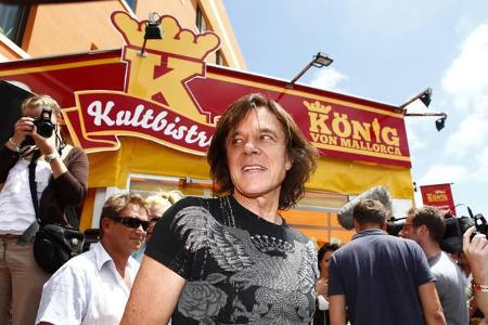...auch als Gastronom einen Namen machen. Seit 2011 führt er im mallorquinischen Santa Ponça das Kultbistro, das sich großer...