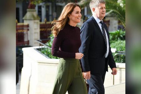 Diese Farbkombination sollte man sich merken: Kate in Violett und Khaki