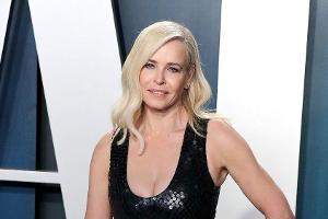 Chelsea Handler fährt im Bikini und mit ungewöhnlichen Accessoires Ski