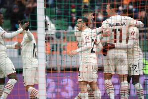 Milan nach 3:0-Sieg in Venedig zunächst Spitzenreiter