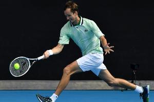 Titelfavorit Medwedew unzufrieden, aber weiter