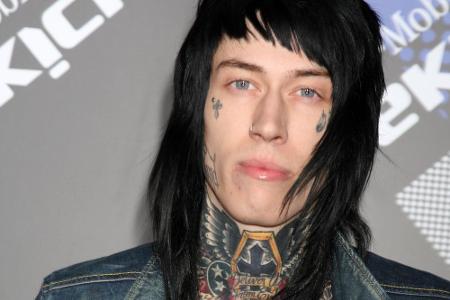 Trace Cyrus (30), der Bruder von Popstar Miley Cyrus (27), hat sich nicht nur den kompletten Oberkörper, sondern auch sein G...