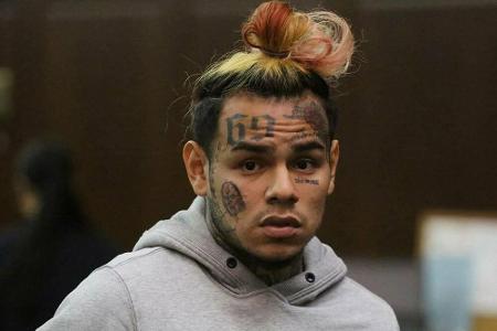 Die Tattoos von Tekashi 6ix9ine (23), unter anderem die Zahl 69, sind ein Hingucker. Derzeit sitzt der Gangster-Rapper wegen...