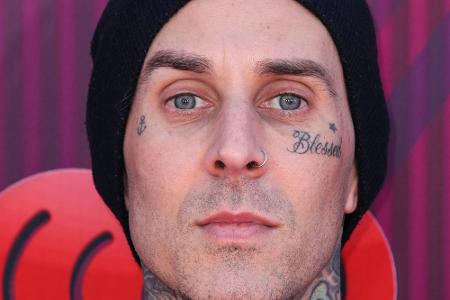 blink-182-Schlagzeuger Travis Barker (44) hat laut eigenen Angaben 70 Prozent seines Körpers mit Tattoos geschmückt, dazu ge...