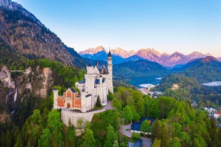 Schloss Neuschwanstein, Marienbrücke, Tannheimer Berge Drohne Bayern