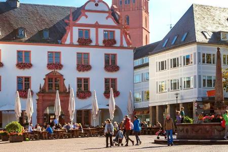 Platz zehn: Darmstadt. Hier gibt es insgesamt zehn Restaurants, die ausschließlich vegane oder vegetarische Küche anbieten. ...