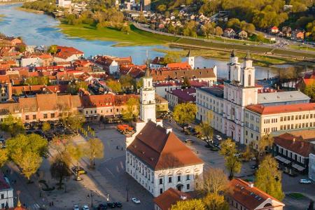Kaunas befindet sich rund 100 Kilometer von Litauens Hauptstadt Vilnius entfernt. Heute bevölkern 315.000 Menschen den hügel...