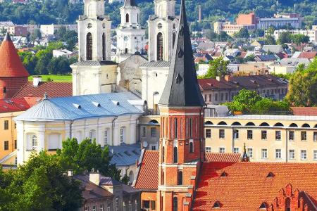 Einen grandiosen Ausblick über die Stadt bietet die Aleksotas-Aussichtsplattform. Ganz bequem führt eine Seilbahn hinauf. Au...