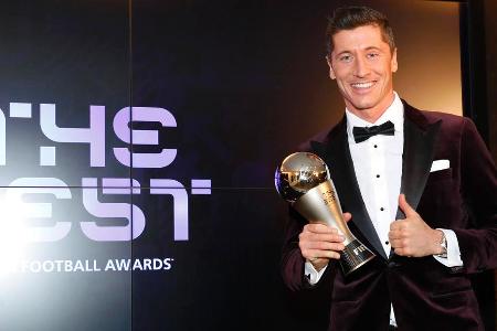 Robert Lewandowski vom FC Bayern München ist Weltfußballer 2021 und hat seinen Titel damit verteidigt. Doch wer wählte eigen...