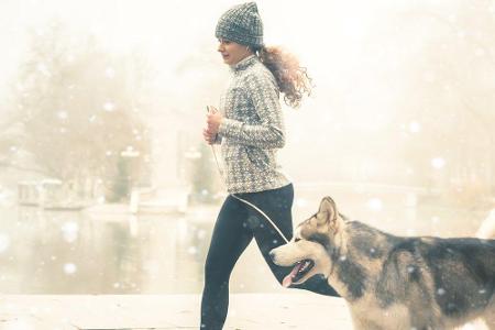 Wer Sport treibt, nimmt ab. Das stimmt nur halb. Bewegung hält zwar fit, allerdings verbrennt man dabei oft weniger Kalorien...
