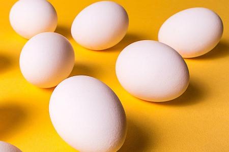 Der Mythos, dass Eier den Cholesterinspiegel erhöhen, ist falsch. Es ist zwar richtig, dass Eier viel Cholesterin enthalten,...