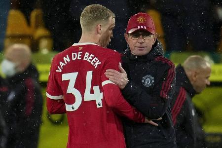 Auch unter Ralf Rangnick läuft es für Donny van de Beek alles andere als gut bei Manchester United. Laut den 'Manchester Eve...