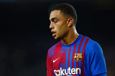 Sergiño Dest scheint beim FC Barcelona unter Xavi nicht mehr allzu sehr gefragt zu sein. Die finanziell angeschlagenen Katal...