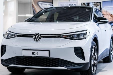 Gleich zwölf Fahrzeuge landen im ADAC-Autotest auf Platz drei. Sie alle haben eine Gesamtnote von 1,9. Dabei macht der ADAC ...