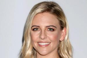 "The Other Two"-Star Heléne Yorke ist schwanger