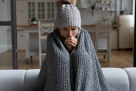 Mehr Kleidung im Zwiebellook hält den Körper im Winter warm.