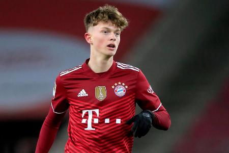 Der 16-Jährige kam in der Schlussphase zu seinem nun schon dritten Bundesliga-Einsatz. Riss das Geschehen aber nicht mehr an sich.