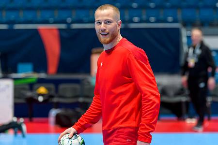 Spielte nach der Pause auf der linken Außenbahn. Bekam in der Defensive nicht den nötigen Zugriff. Brachte dafür vorne die Außenbahn ins Spiel und traf viermal eiskalt (4/4). In der schwierigen Phase nach der Pause einer der wenigen Akteure, die offensiv Dampf machten. Nutzte seine Bewährungschance.