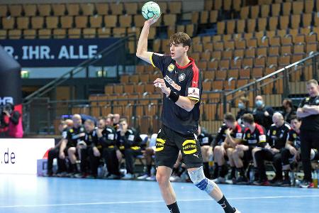 Der Youngster riss das Spiel in der Offensive zunächst an sich. Schuf Lücken und fand die Kollege mit überlegten Zuspielen. Baute nach furiosem Beginn aber stark und leistete sich später viele fahrige Ballverluste.